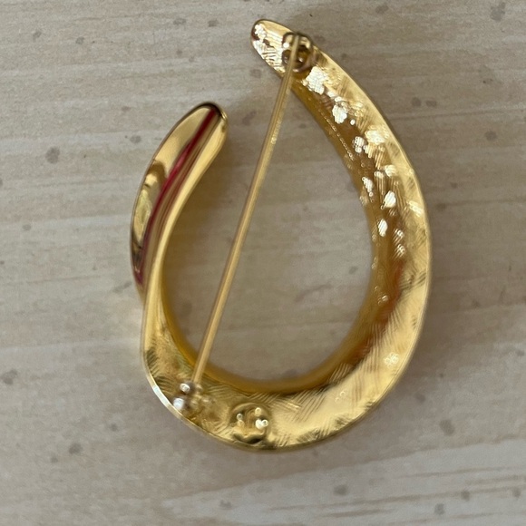 VINTAGE JONES NEW YORK CURLED ABSTRACT GOLD TONE FASHION BROOCH - Picture 4 of 4